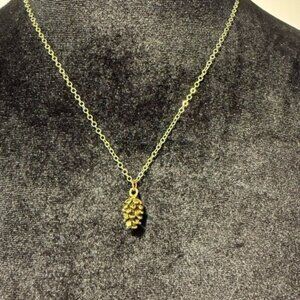 💸CLEARANCE 4/$15💸 Lil’ Gold Pinecone Pendant Necklace